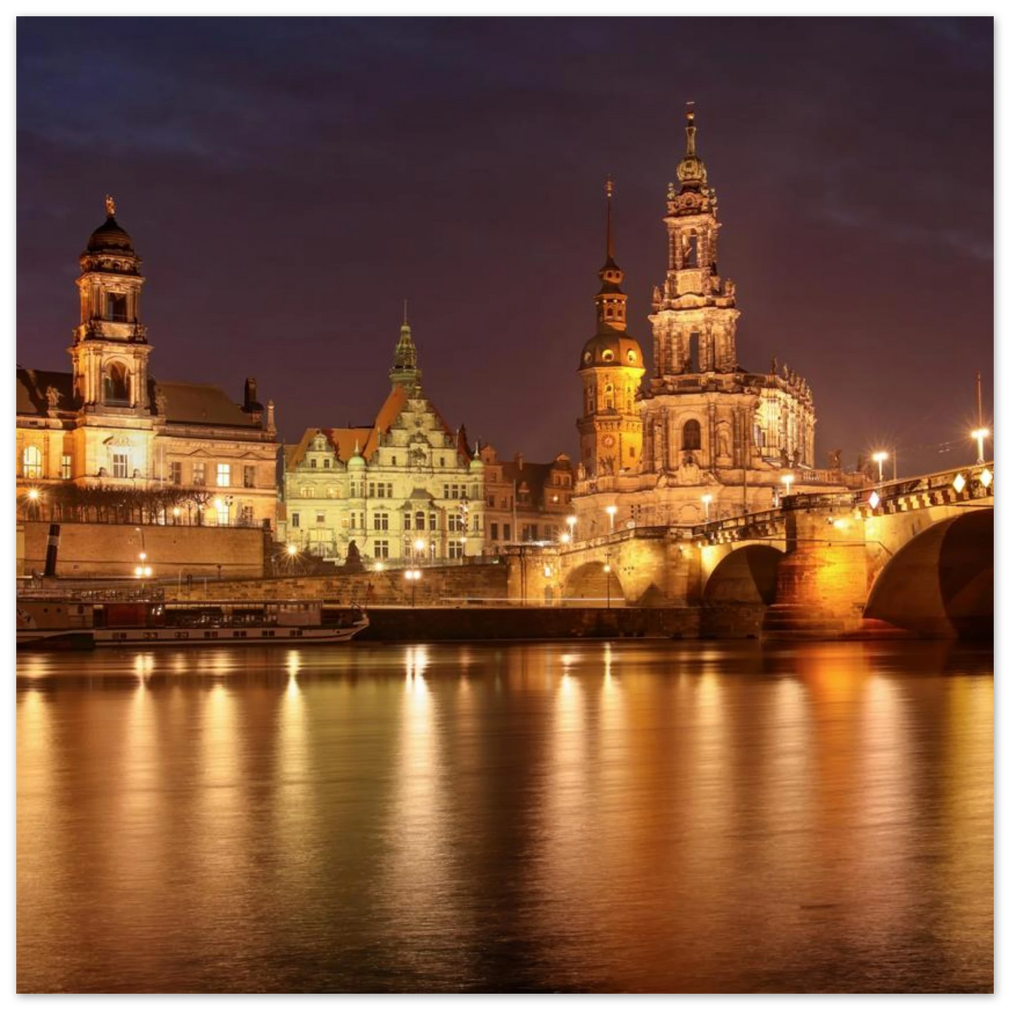 Wandbild dresden elbufer bei nacht ein malerisches stadtbild mit bruecken und gebaeuden erhaeltlich in vielen groessen