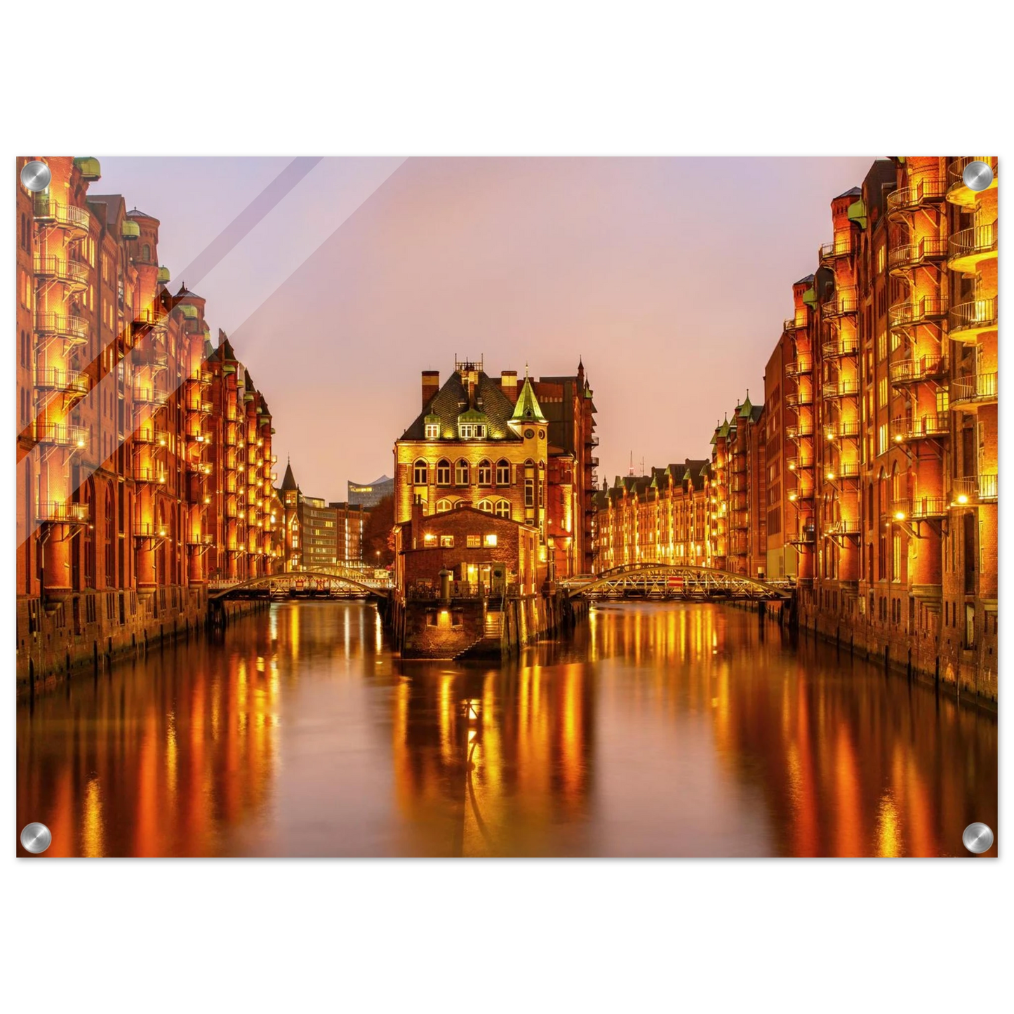 Wandbild speicherstadt hamburg bei daemmerung atmosphaerisches stadtbild als kunstdruck in ihrer wunschgroesse