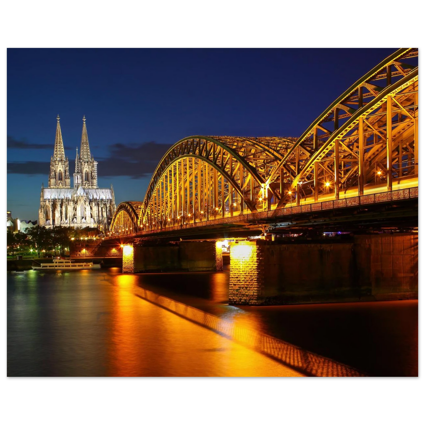 Wandbild koelner dom hohenzollernbruecke bei nacht majestaetisches stadtnachtlicht in verschiedenen groessen