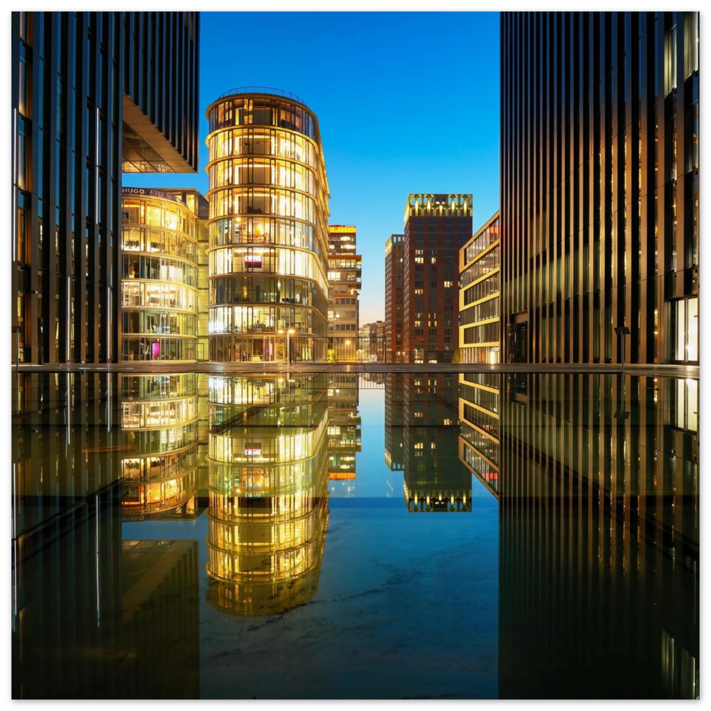 Wandbild naechtliche metropole futuristische stadtlandschaft als premium wandbild in vielen groessen