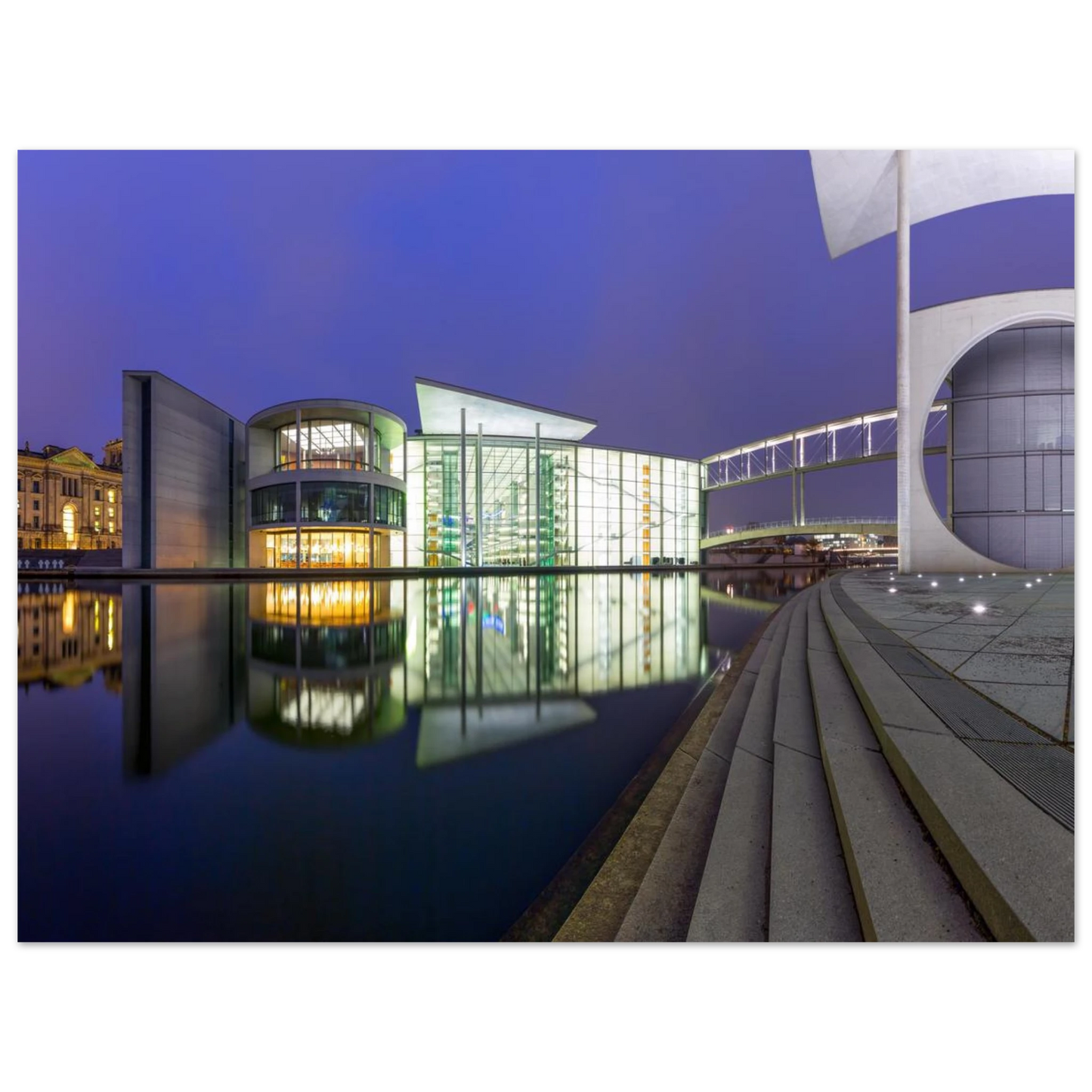 Wandbild berlin impression bei nacht leuchtende architektur als kunstdruck