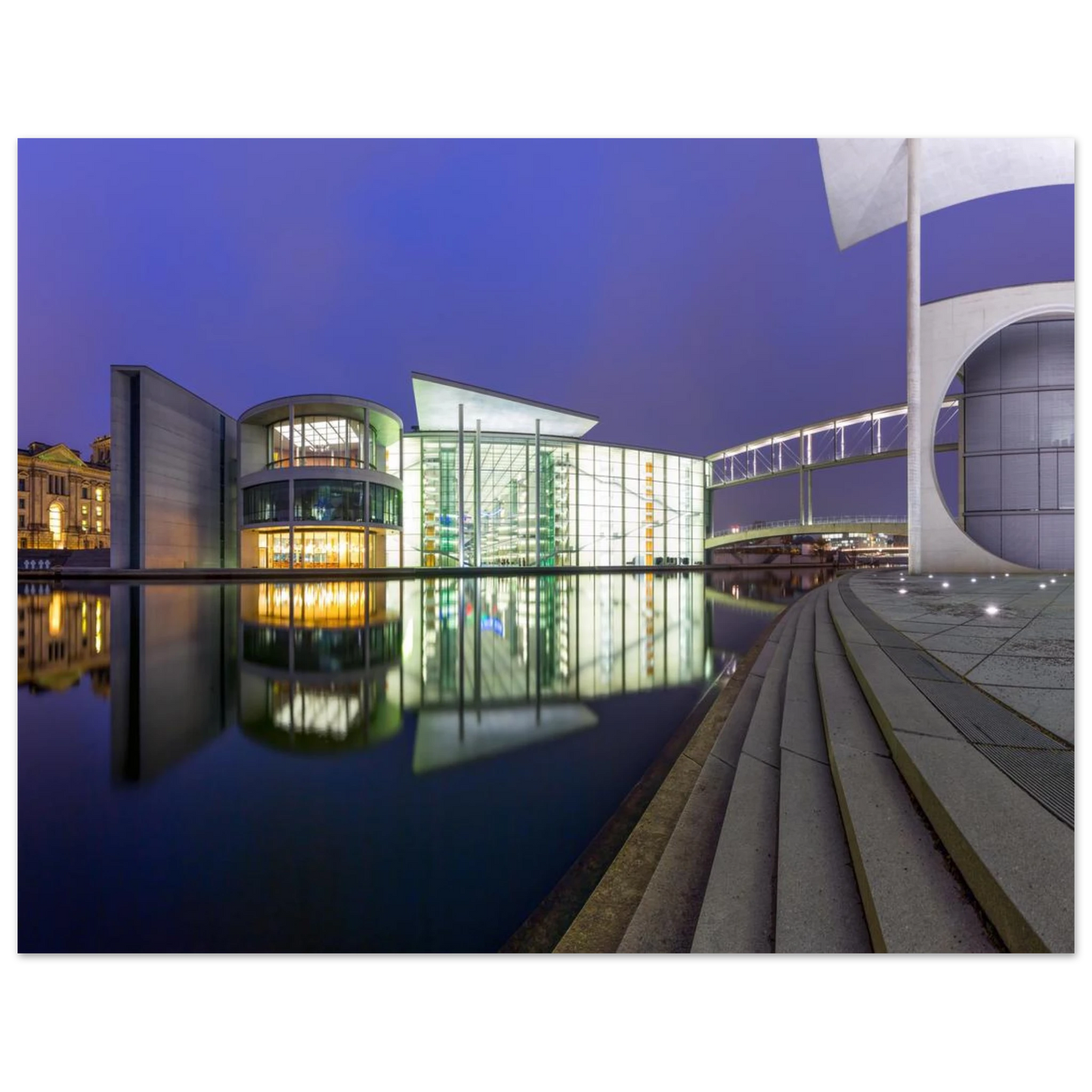 Wandbild berlin impression bei nacht leuchtende architektur als kunstdruck