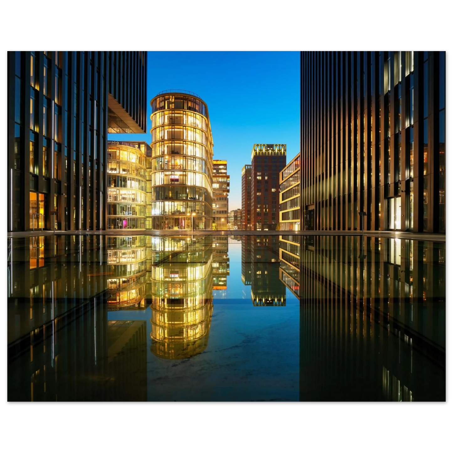Wandbild naechtliche metropole futuristische stadtlandschaft als premium wandbild in vielen groessen
