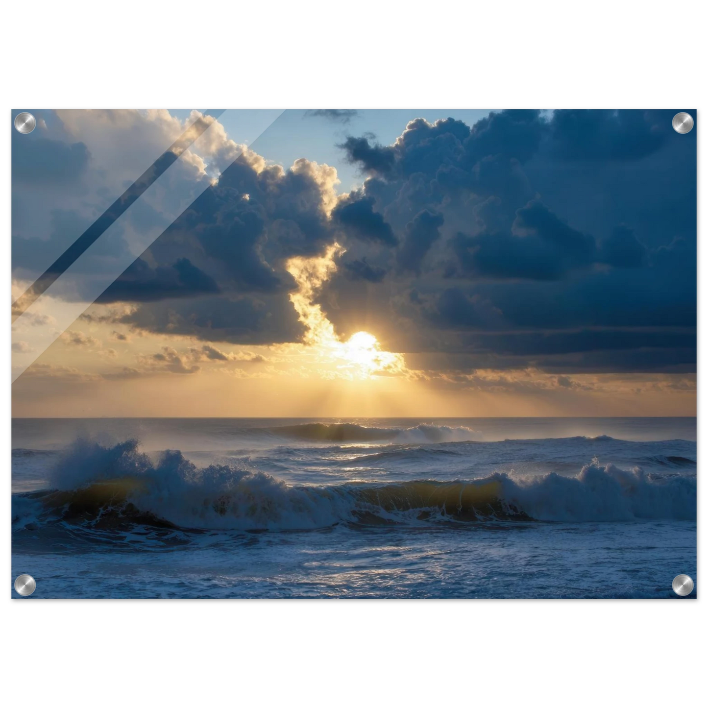 Wandbild dramatischer sonnenuntergang ueber stuermischer see lebendige wolken goldstrahlen fuer ihre wand
