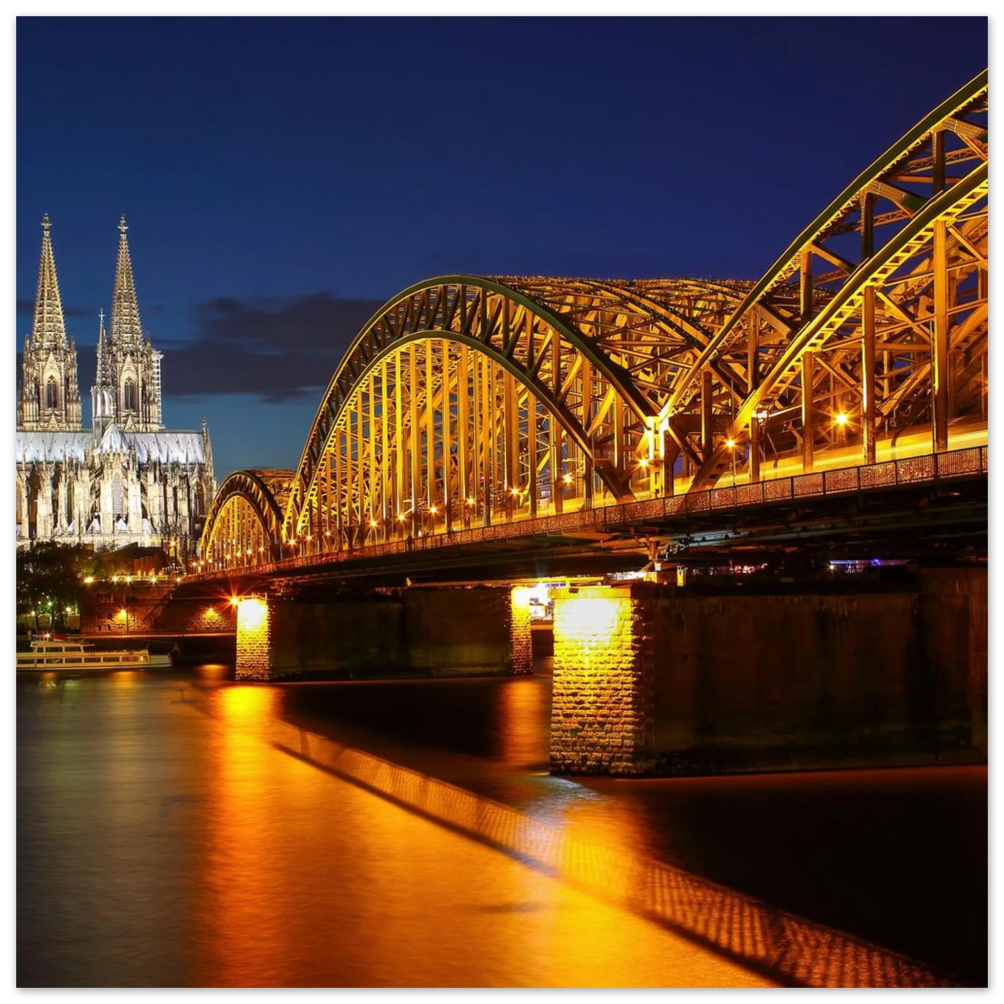 Wandbild koelner dom hohenzollernbruecke bei nacht majestaetisches stadtnachtlicht in verschiedenen groessen