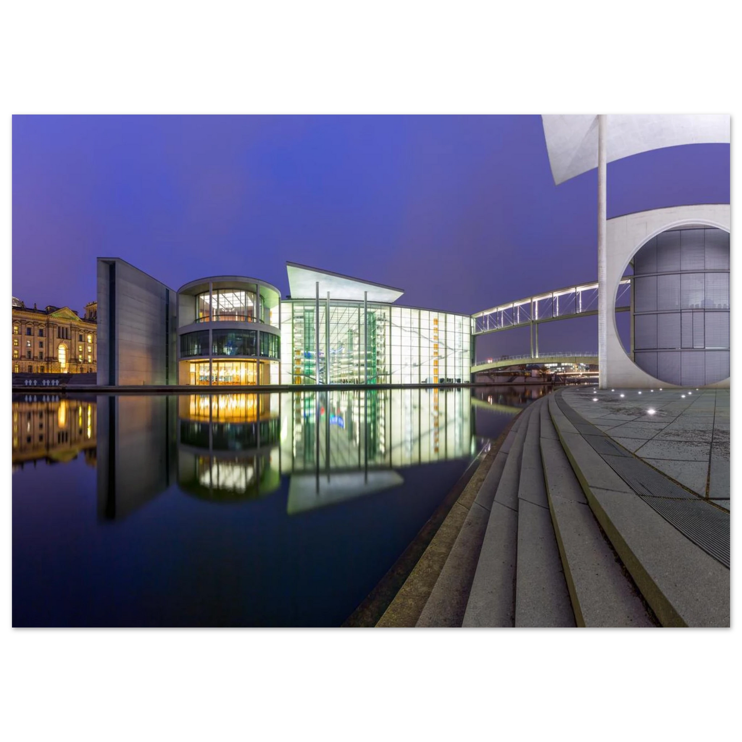 Wandbild berlin impression bei nacht leuchtende architektur als kunstdruck