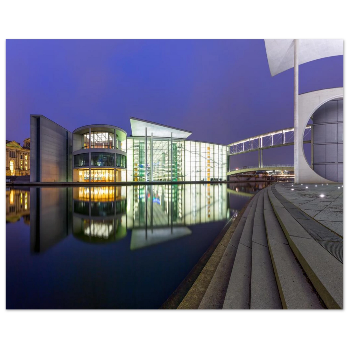 Wandbild berlin impression bei nacht leuchtende architektur als kunstdruck