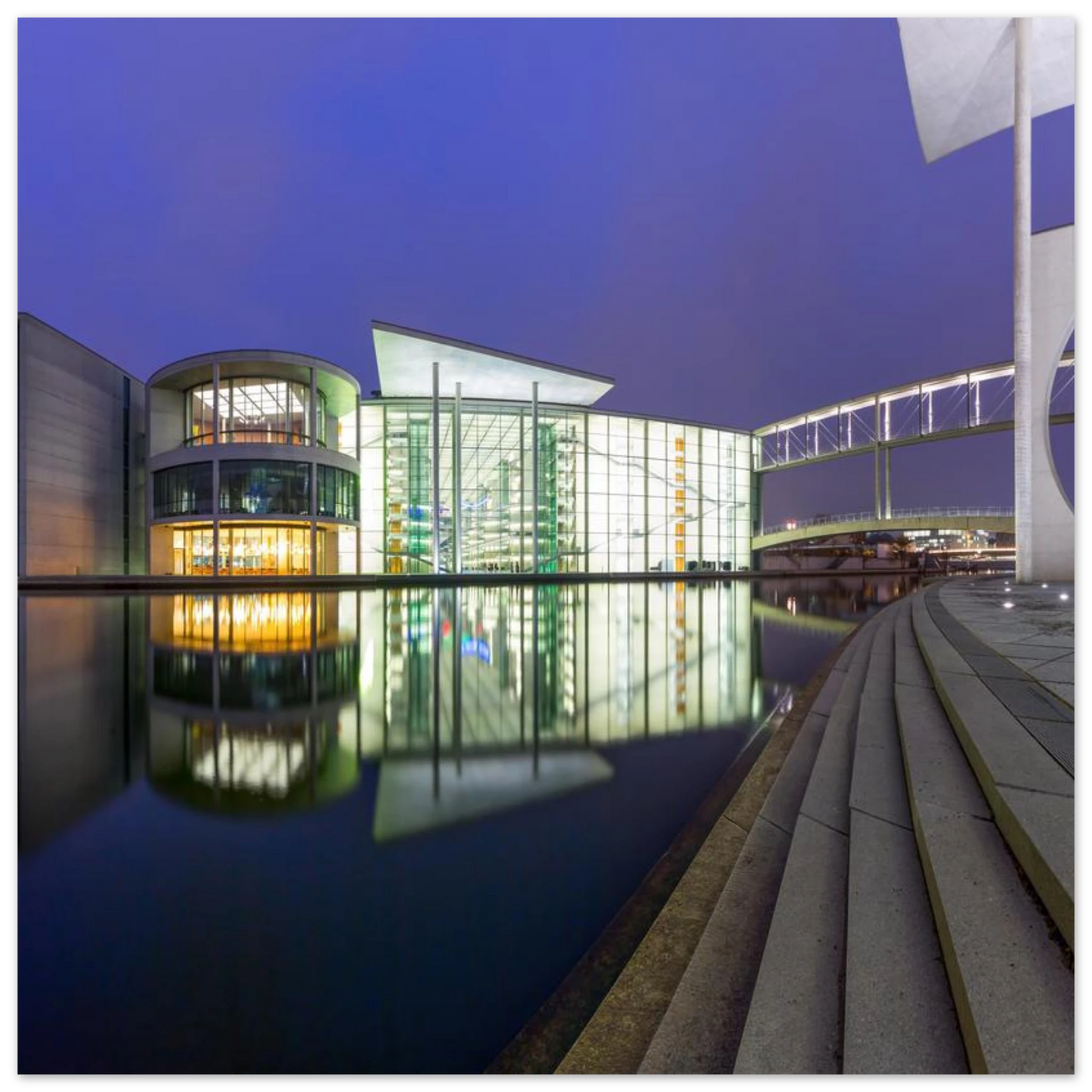 Wandbild berlin impression bei nacht leuchtende architektur als kunstdruck
