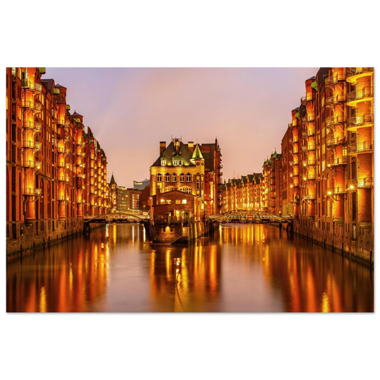 Wandbild speicherstadt hamburg bei daemmerung atmosphaerisches stadtbild als kunstdruck in ihrer wunschgroesse