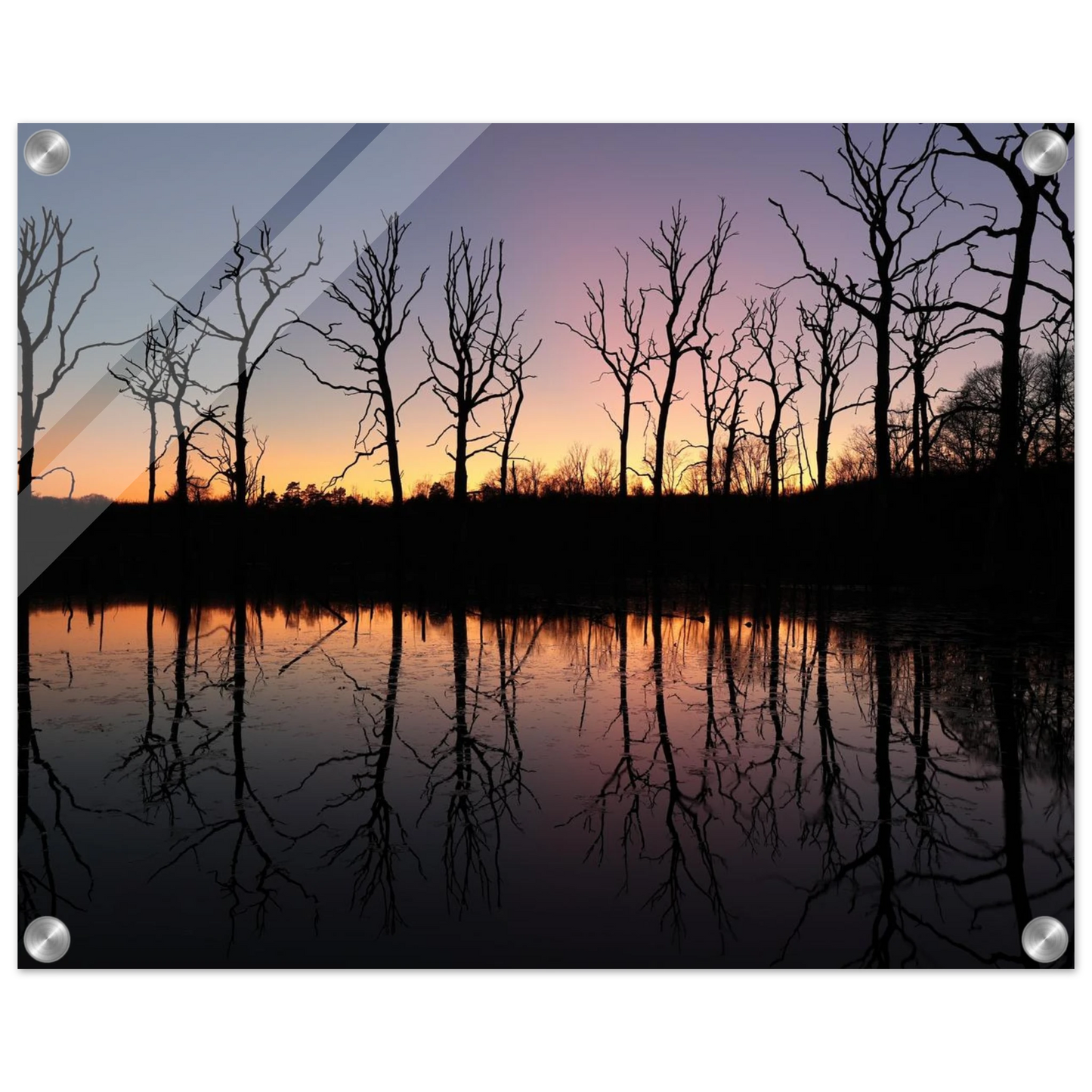 Wandbild sonnenuntergang ueber spiegelndem see magische naturlandschaft mit silhouetten