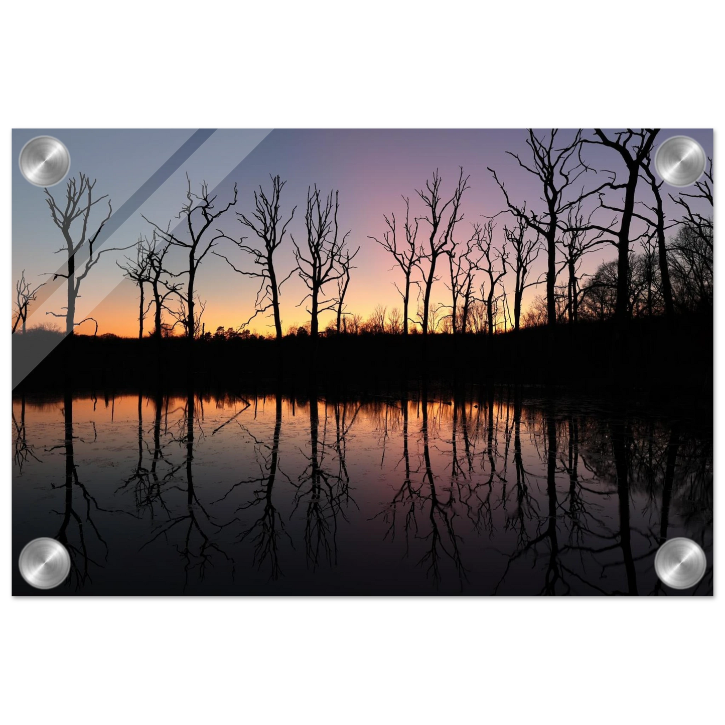 Wandbild sonnenuntergang ueber spiegelndem see magische naturlandschaft mit silhouetten