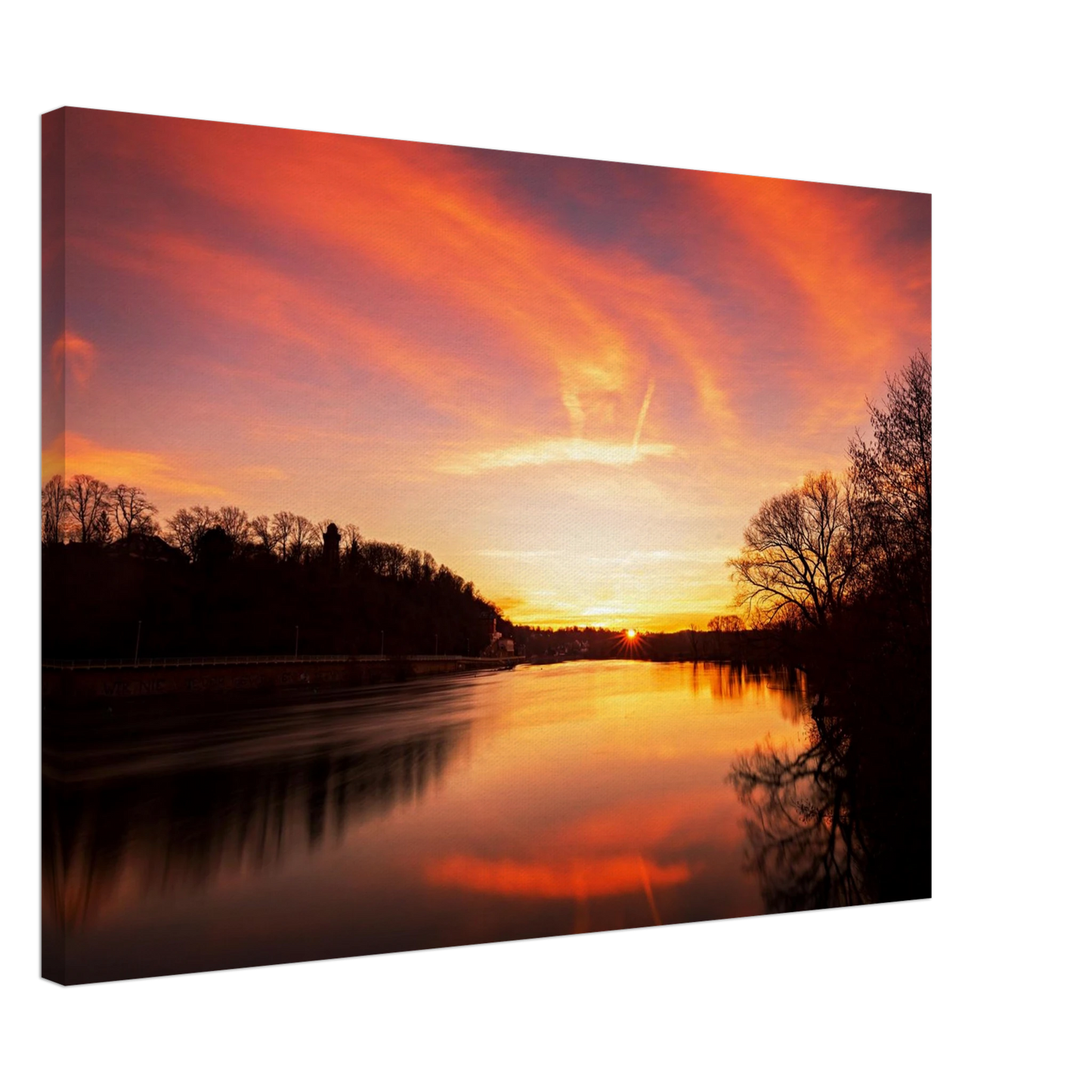 Wandbild dramatischer sonnenuntergang am fluss leuchtende himmelskunst fuer ihr zuhause in ihrer wunschgroesse