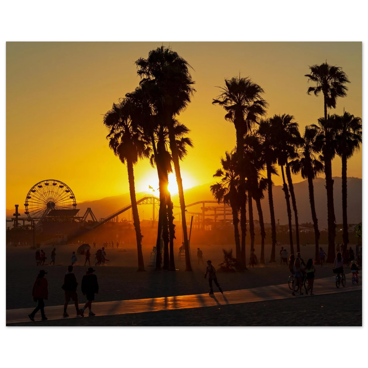 Wandbild sonnenuntergang am santa monica pier kalifornische palmen und riesenrad bei goldenem licht