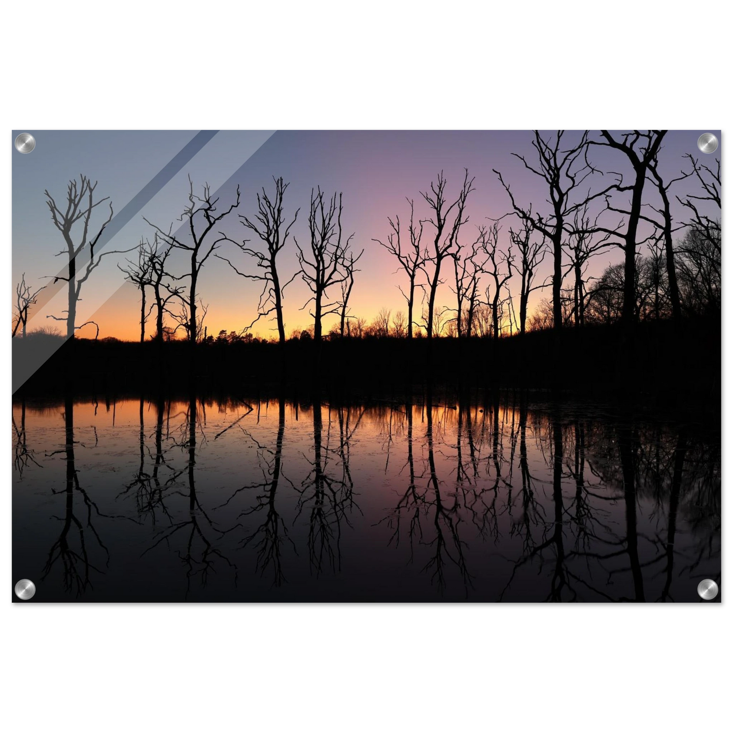 Wandbild sonnenuntergang ueber spiegelndem see magische naturlandschaft mit silhouetten