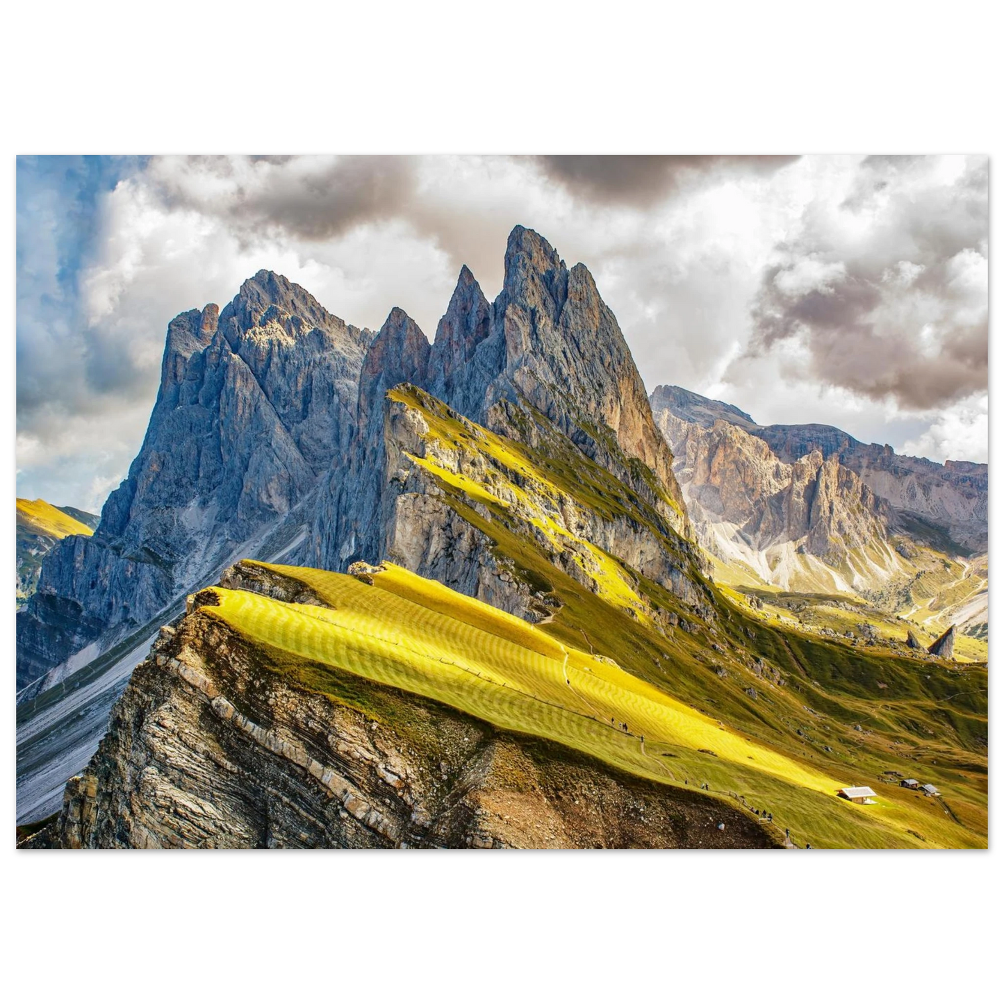 Wandbild seceda alpenglanz atemberaubende dolomiten landschaft mit leuchtenden grashaengen