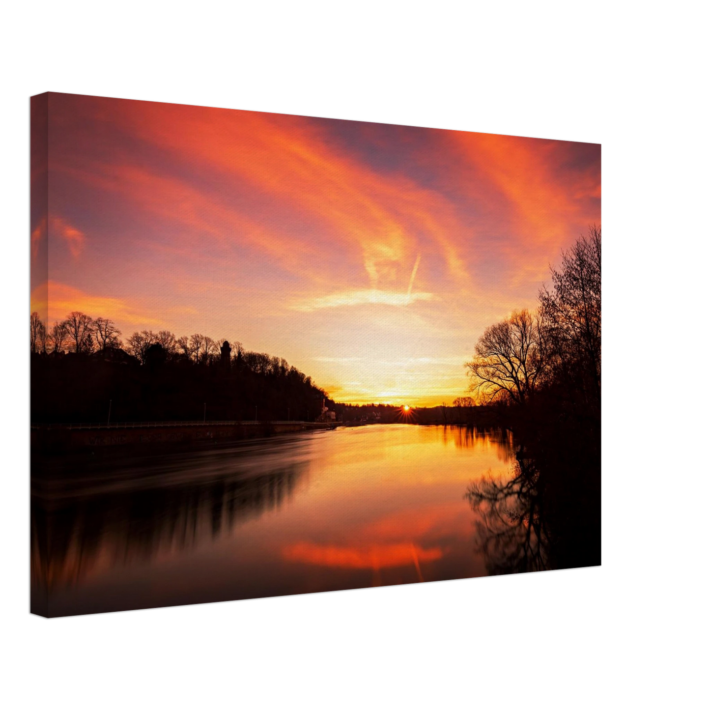 Wandbild dramatischer sonnenuntergang am fluss leuchtende himmelskunst fuer ihr zuhause in ihrer wunschgroesse