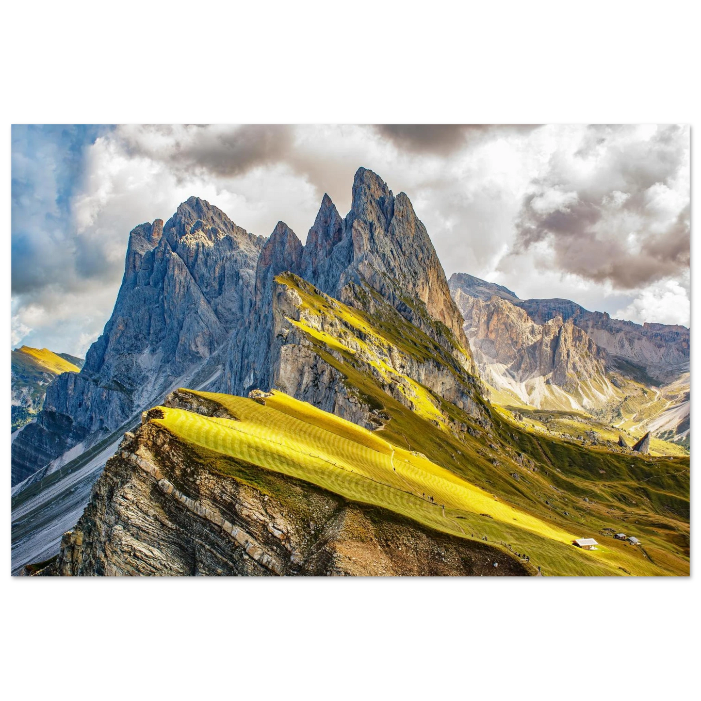 Wandbild seceda alpenglanz atemberaubende dolomiten landschaft mit leuchtenden grashaengen