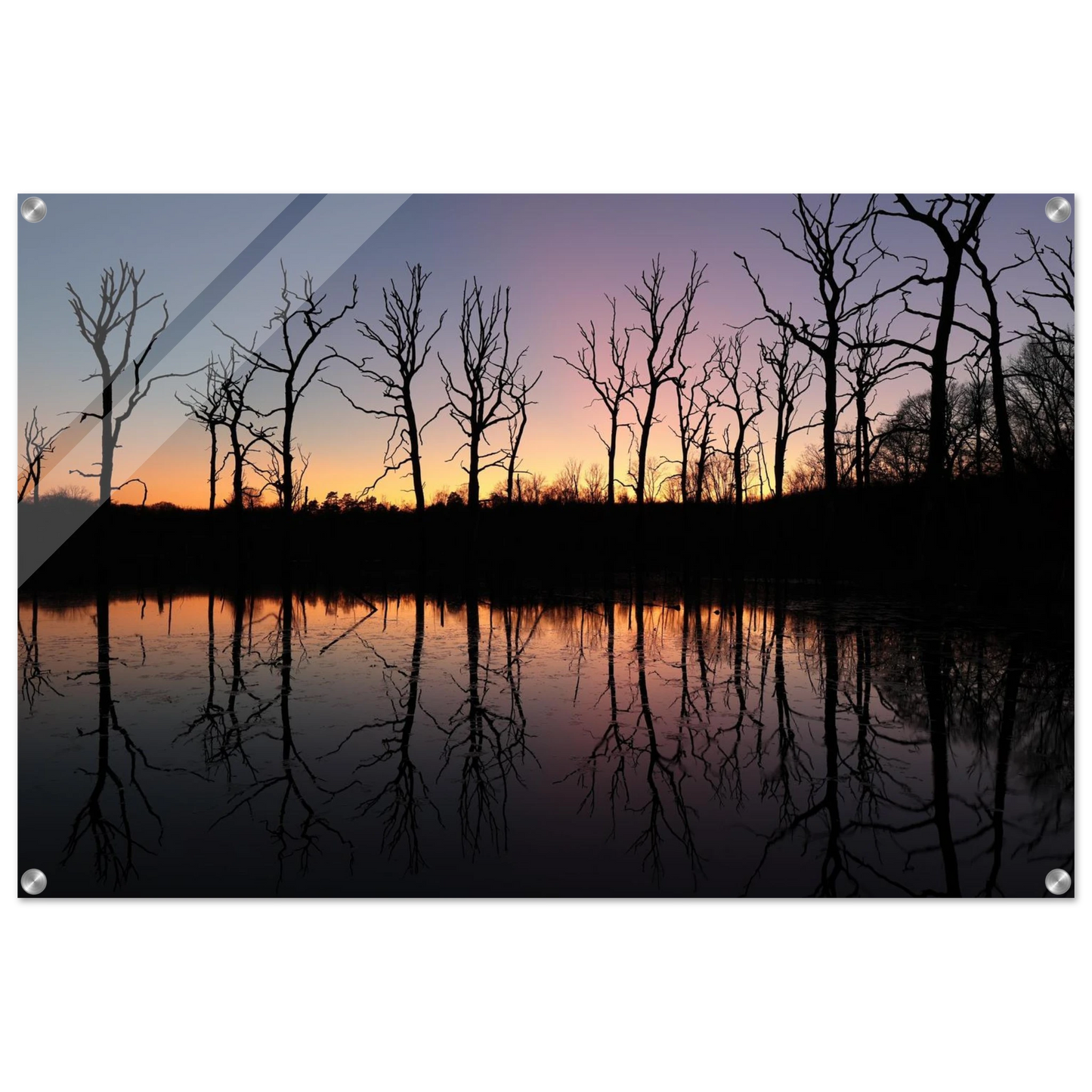 Wandbild sonnenuntergang ueber spiegelndem see magische naturlandschaft mit silhouetten