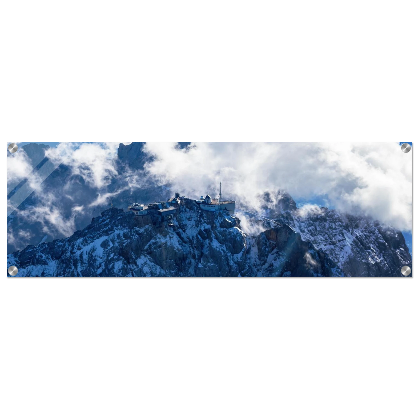 Wandbild alpine majesty gipfelstation im wolkenmeer mit blauen bergsilhouetten