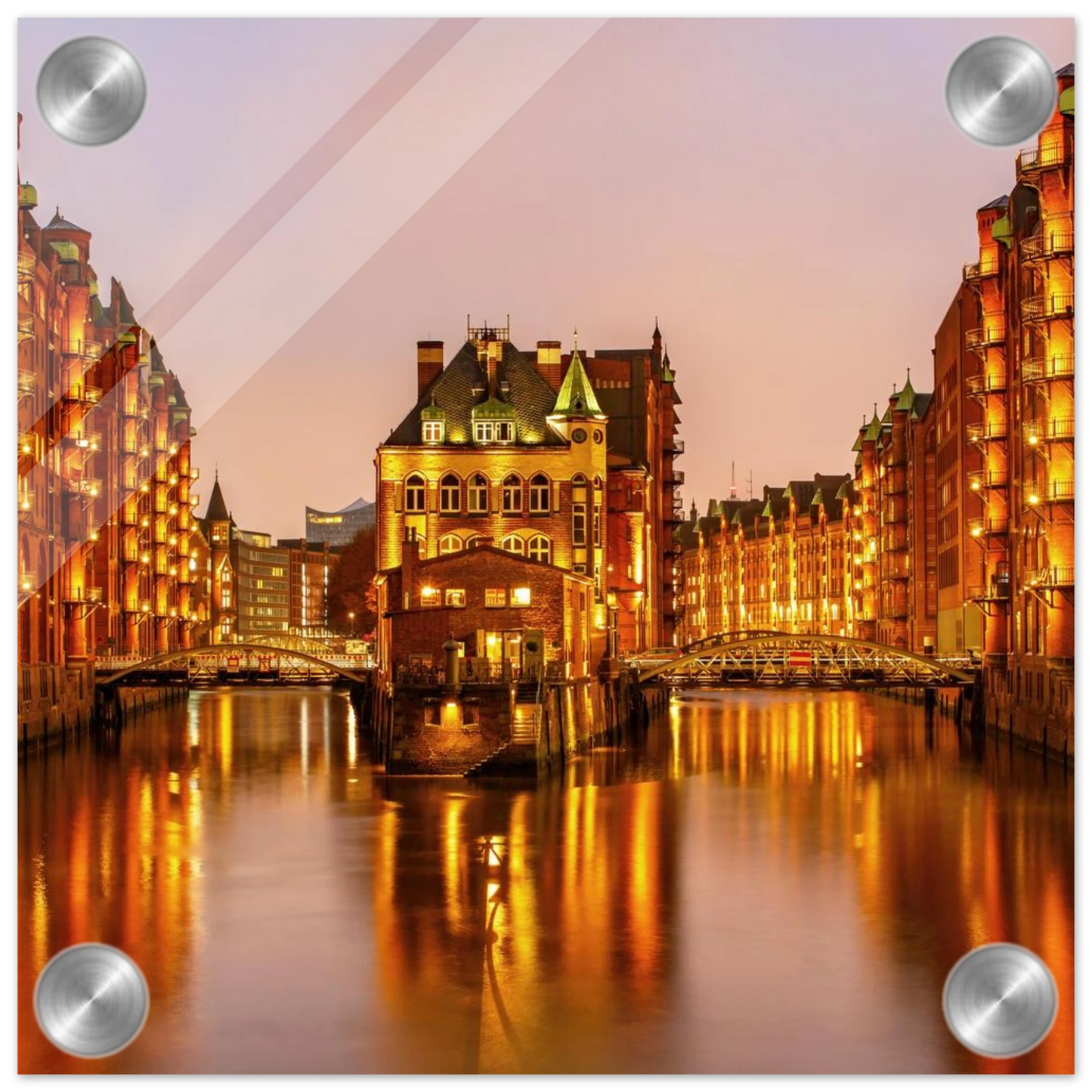 Wandbild speicherstadt hamburg bei daemmerung atmosphaerisches stadtbild als kunstdruck in ihrer wunschgroesse