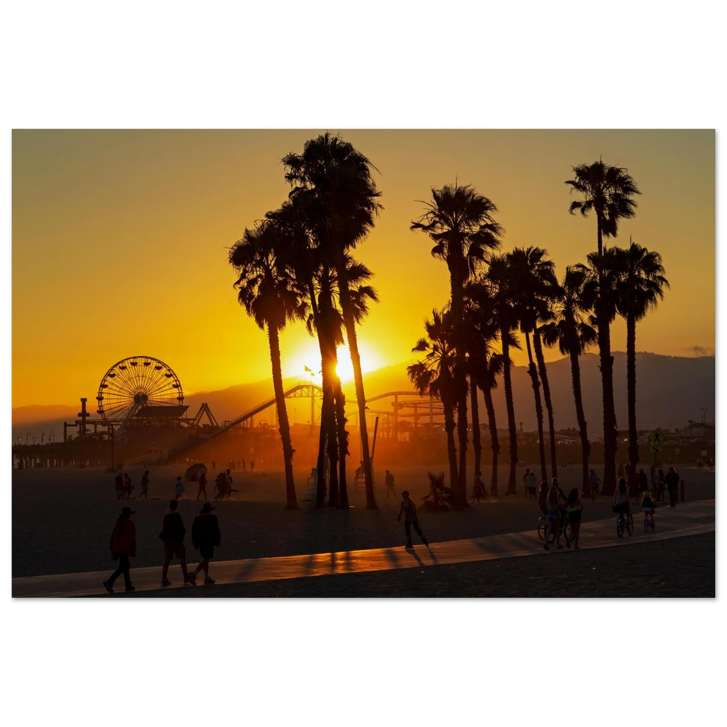 Wandbild sonnenuntergang am santa monica pier kalifornische palmen und riesenrad bei goldenem licht