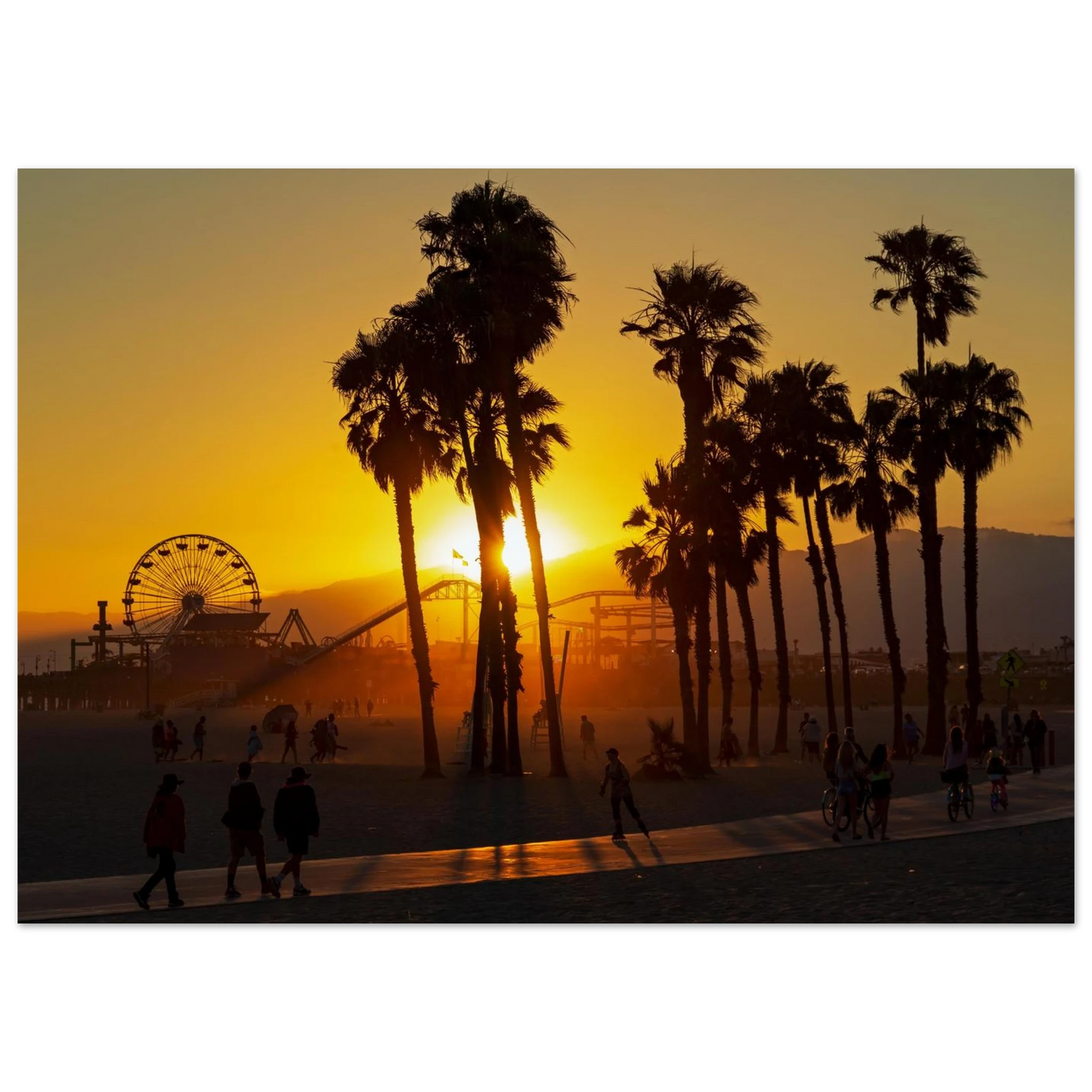 Wandbild sonnenuntergang am santa monica pier kalifornische palmen und riesenrad bei goldenem licht