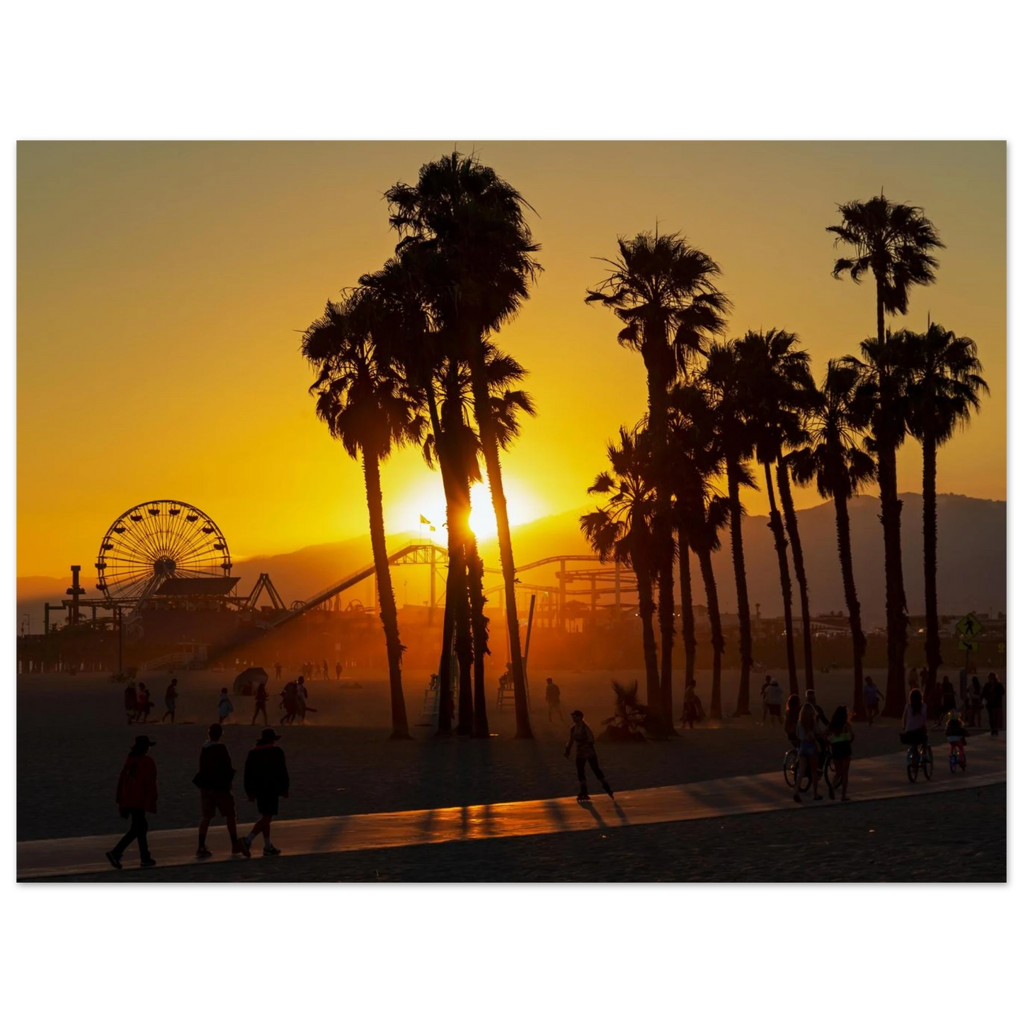 Wandbild sonnenuntergang am santa monica pier kalifornische palmen und riesenrad bei goldenem licht