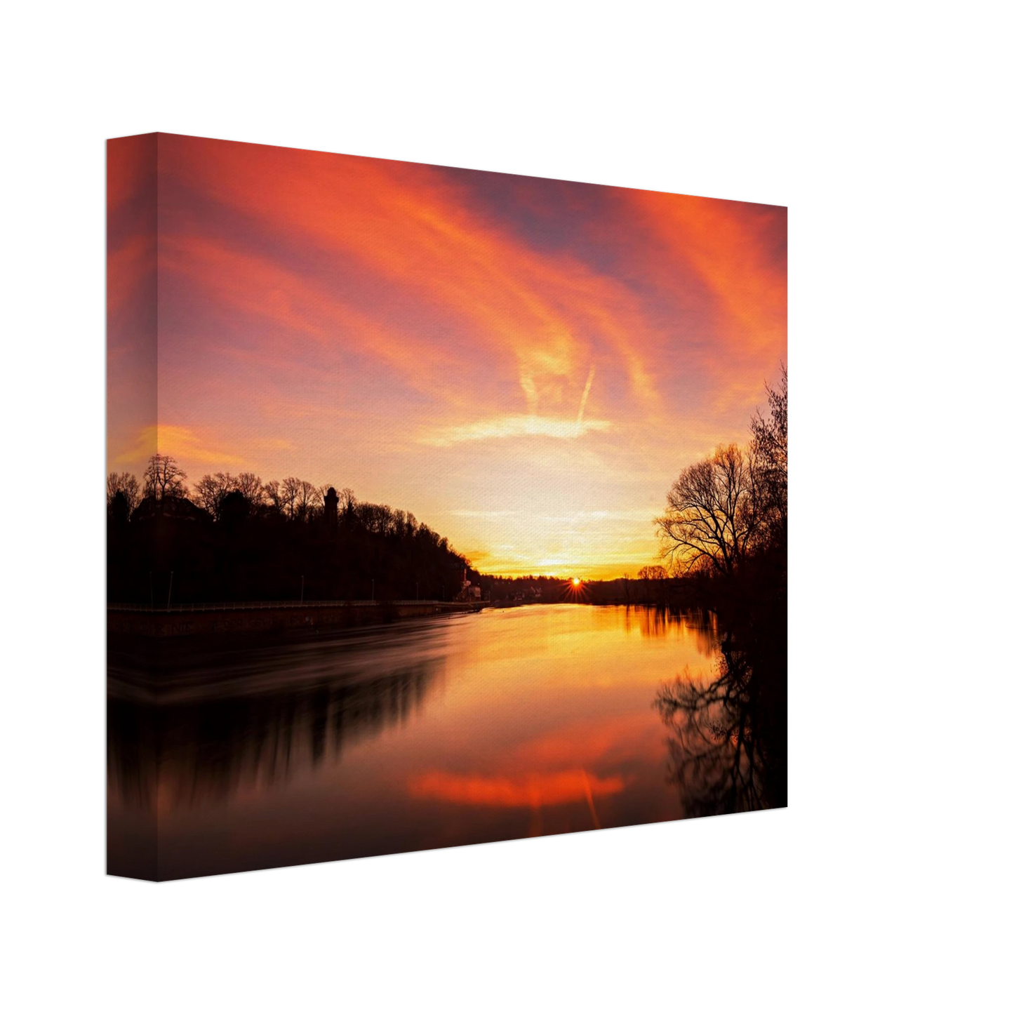 Wandbild dramatischer sonnenuntergang am fluss leuchtende himmelskunst fuer ihr zuhause in ihrer wunschgroesse