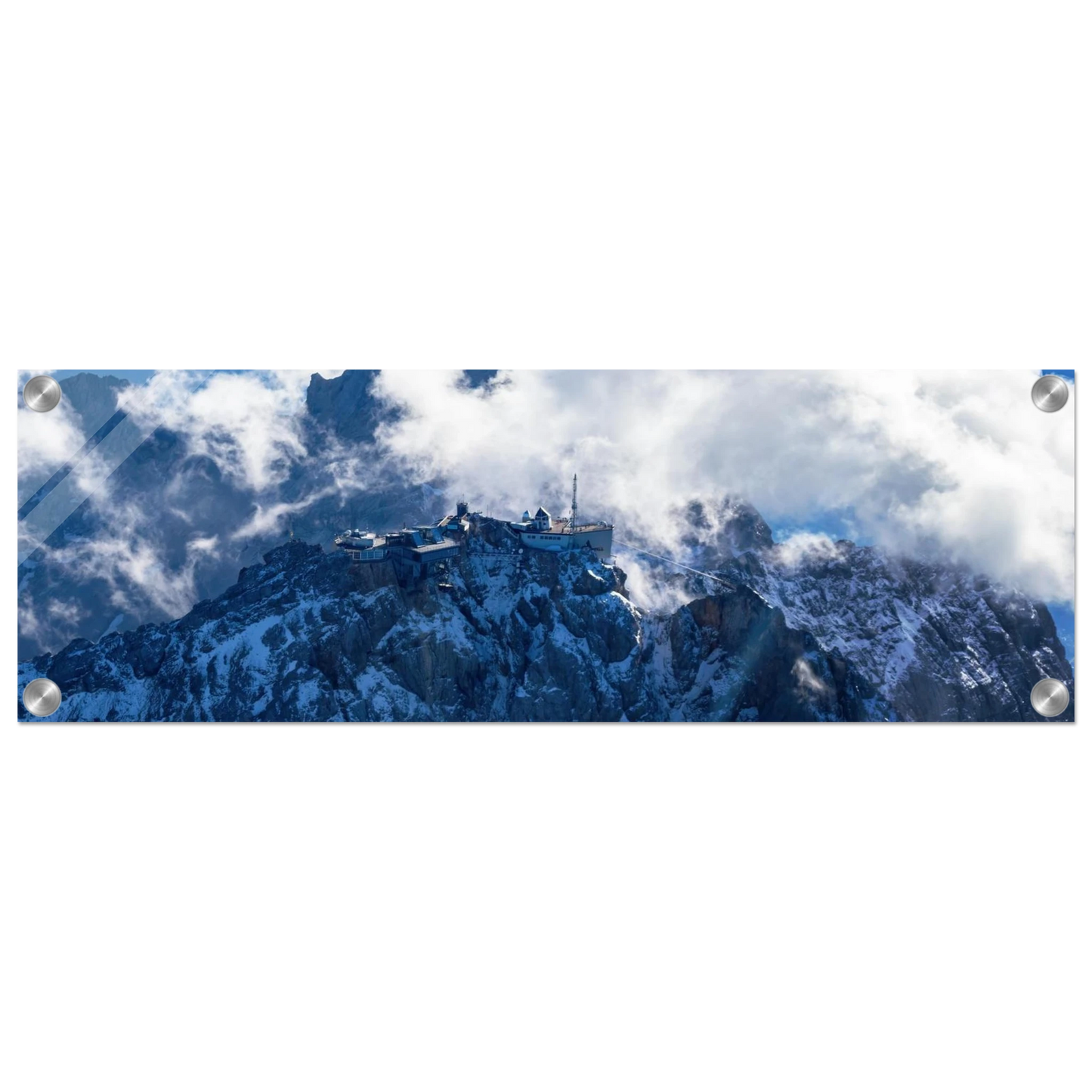 Wandbild alpine majesty gipfelstation im wolkenmeer mit blauen bergsilhouetten