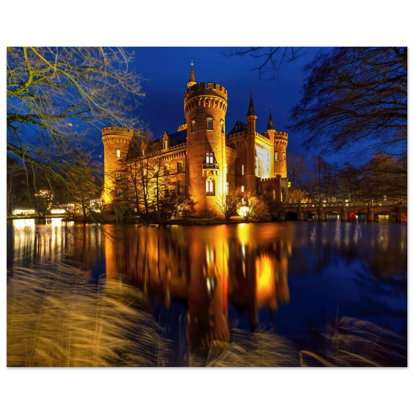 Wandbild schimmerndes schloss bei nacht eine maerchenhafte kulisse in verschiedenen groessen