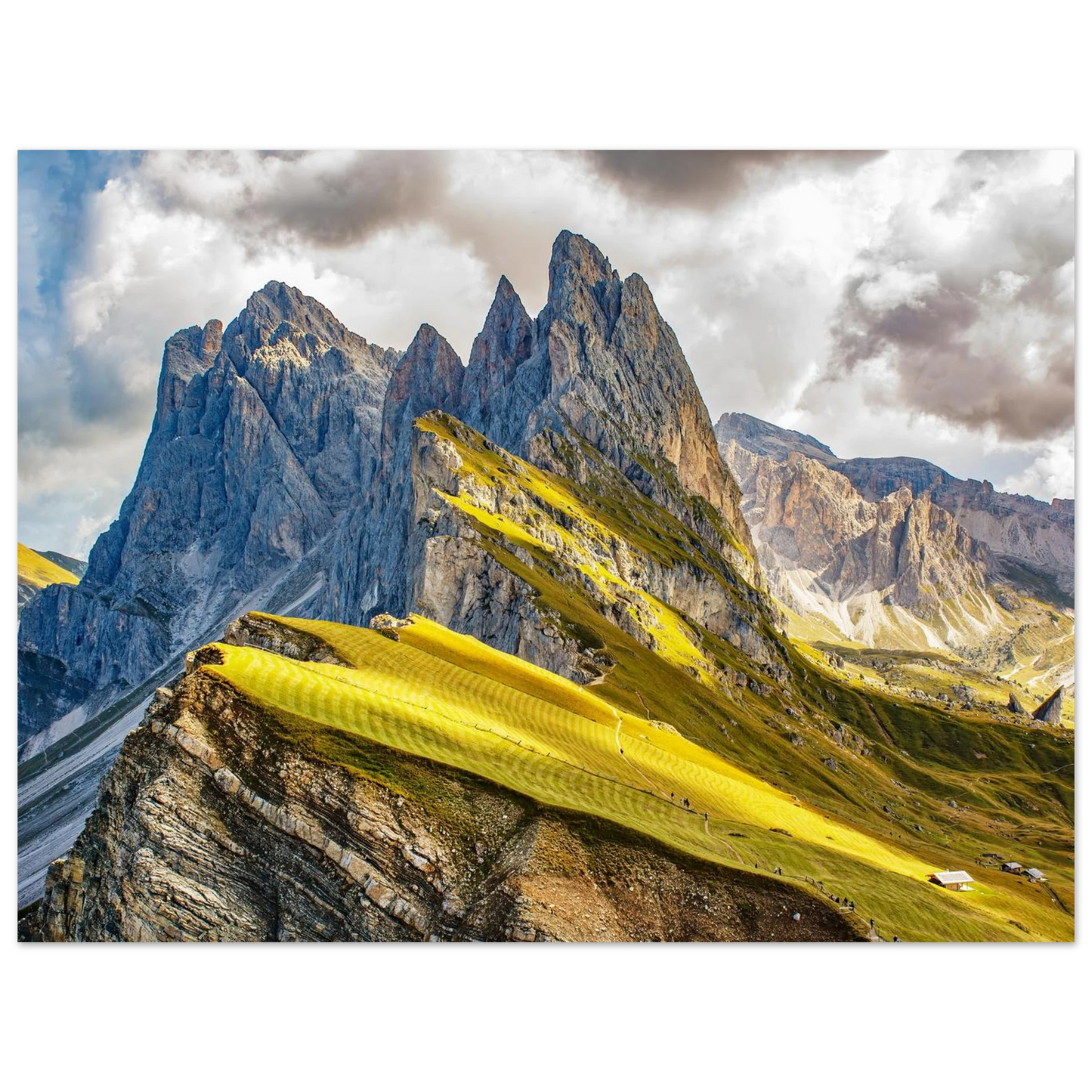 Wandbild seceda alpenglanz atemberaubende dolomiten landschaft mit leuchtenden grashaengen