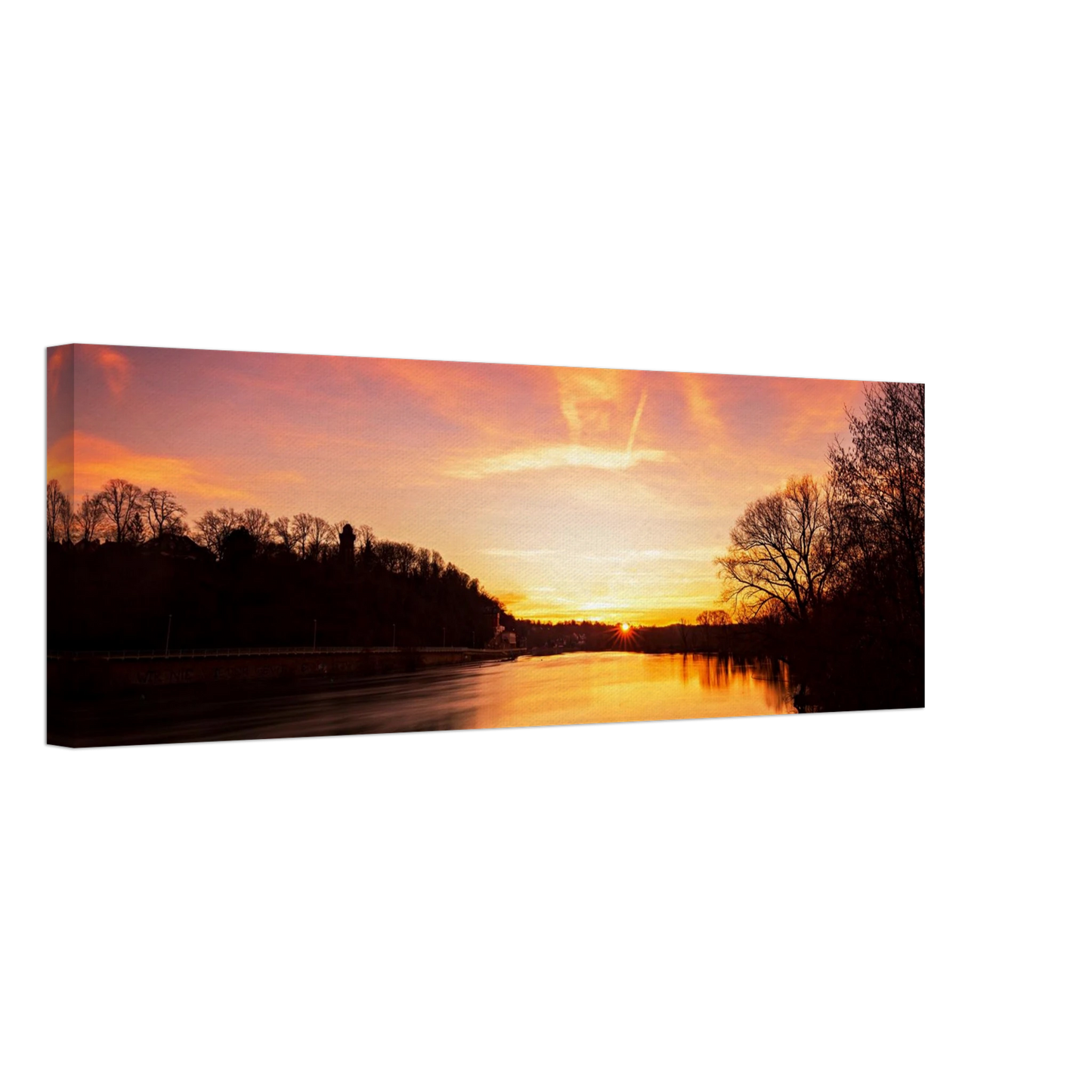 Wandbild dramatischer sonnenuntergang am fluss leuchtende himmelskunst fuer ihr zuhause in ihrer wunschgroesse