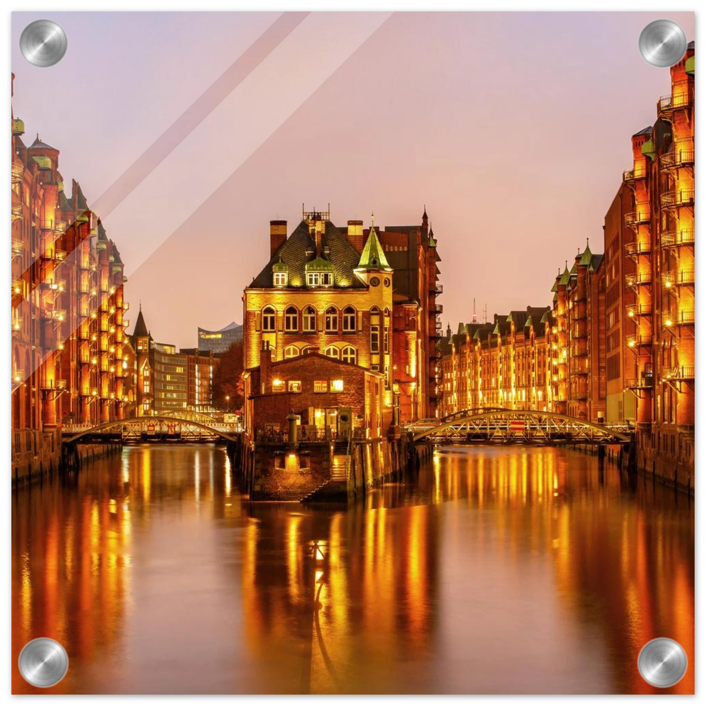 Wandbild speicherstadt hamburg bei daemmerung atmosphaerisches stadtbild als kunstdruck in ihrer wunschgroesse