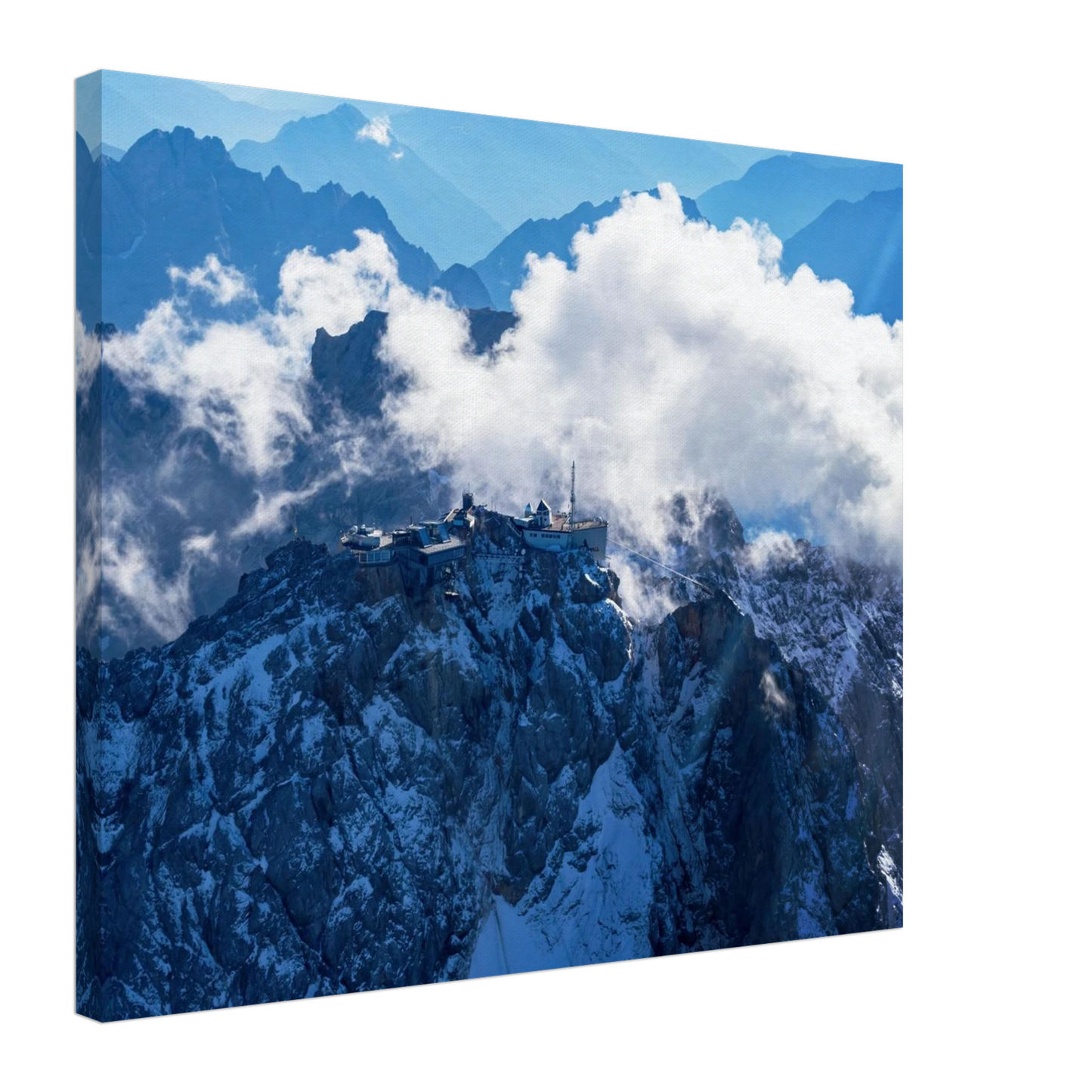 Wandbild alpine majesty gipfelstation im wolkenmeer mit blauen bergsilhouetten