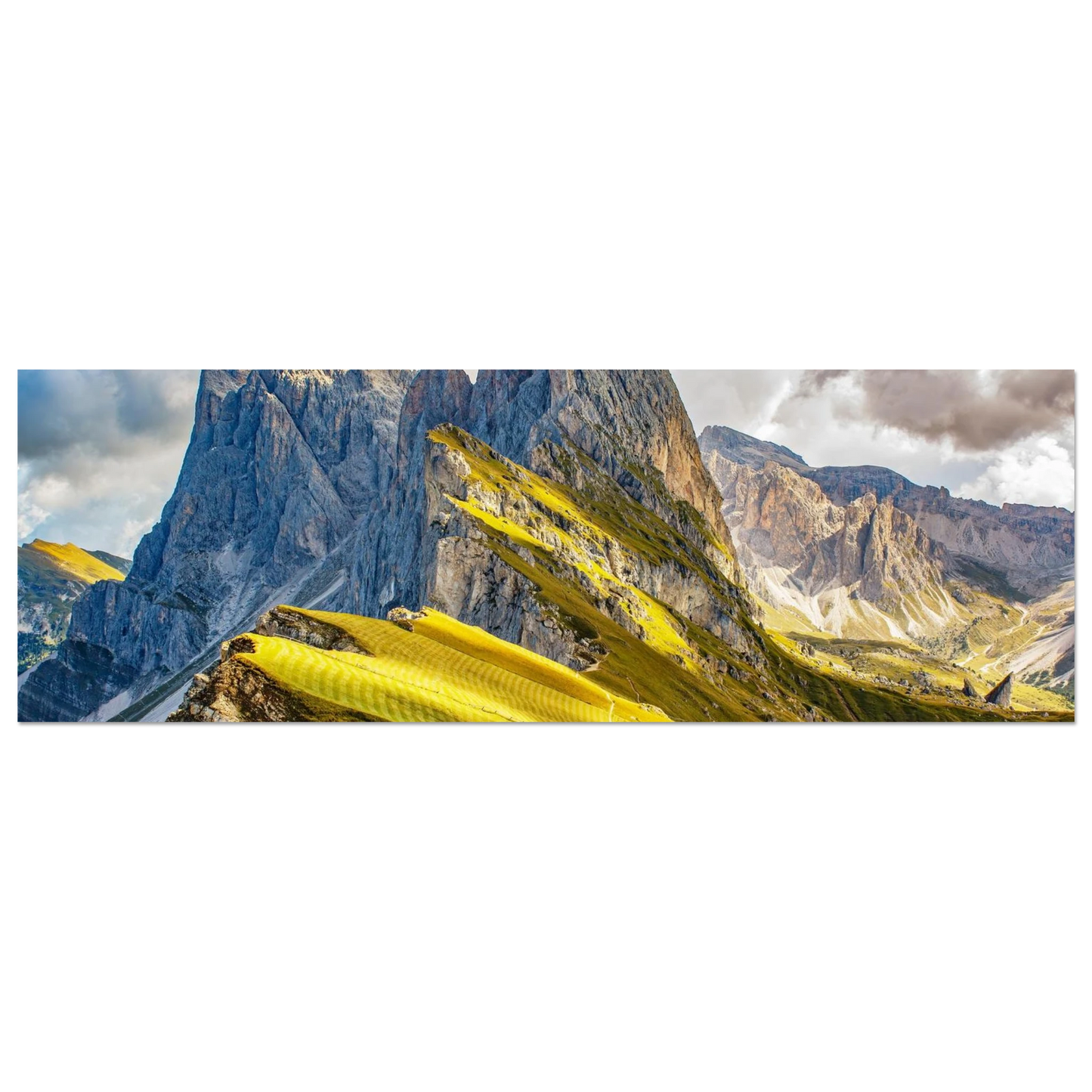 Wandbild seceda alpenglanz atemberaubende dolomiten landschaft mit leuchtenden grashaengen