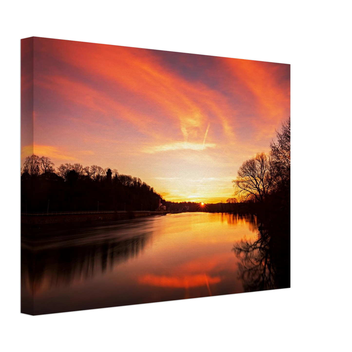 Wandbild dramatischer sonnenuntergang am fluss leuchtende himmelskunst fuer ihr zuhause in ihrer wunschgroesse