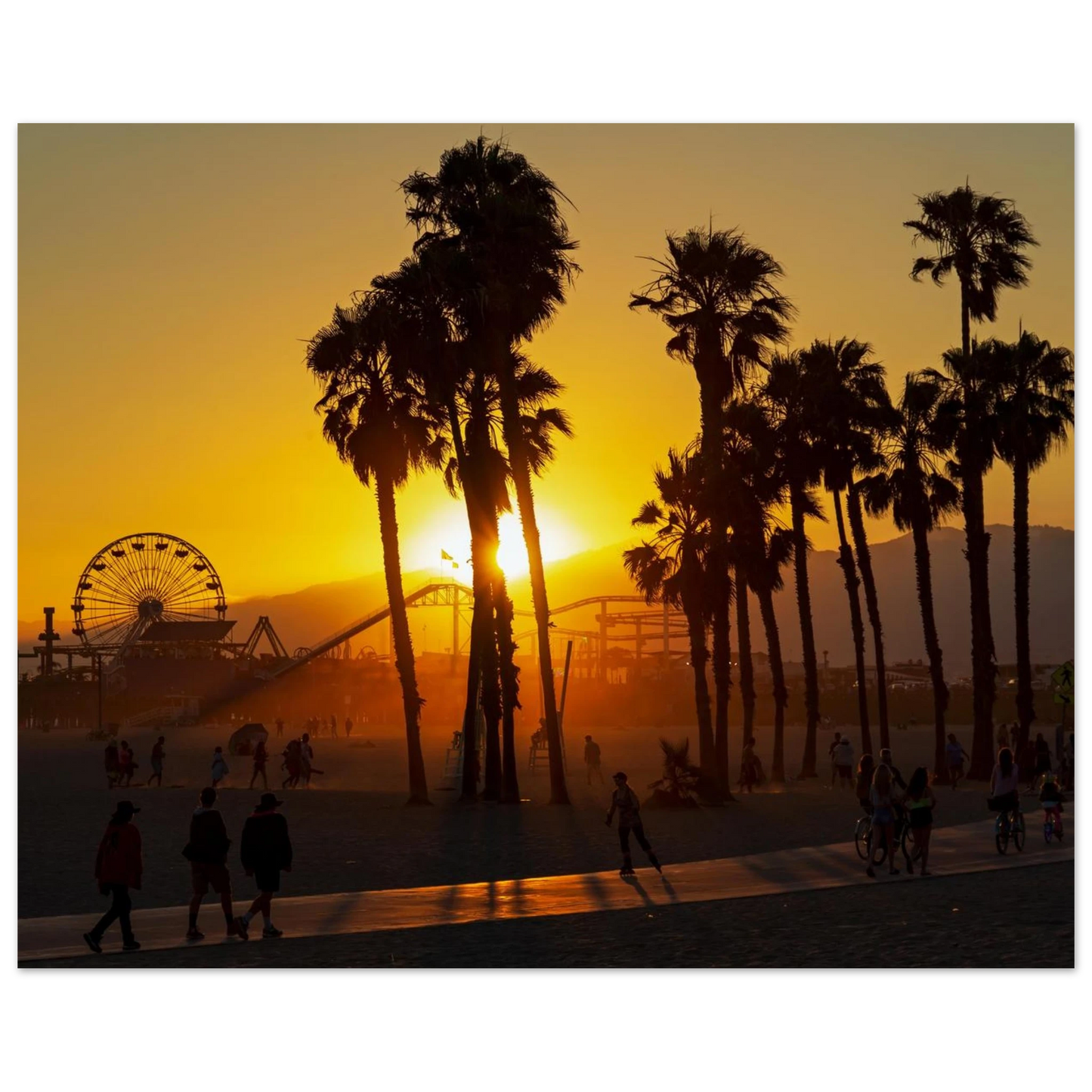 Wandbild sonnenuntergang am santa monica pier kalifornische palmen und riesenrad bei goldenem licht