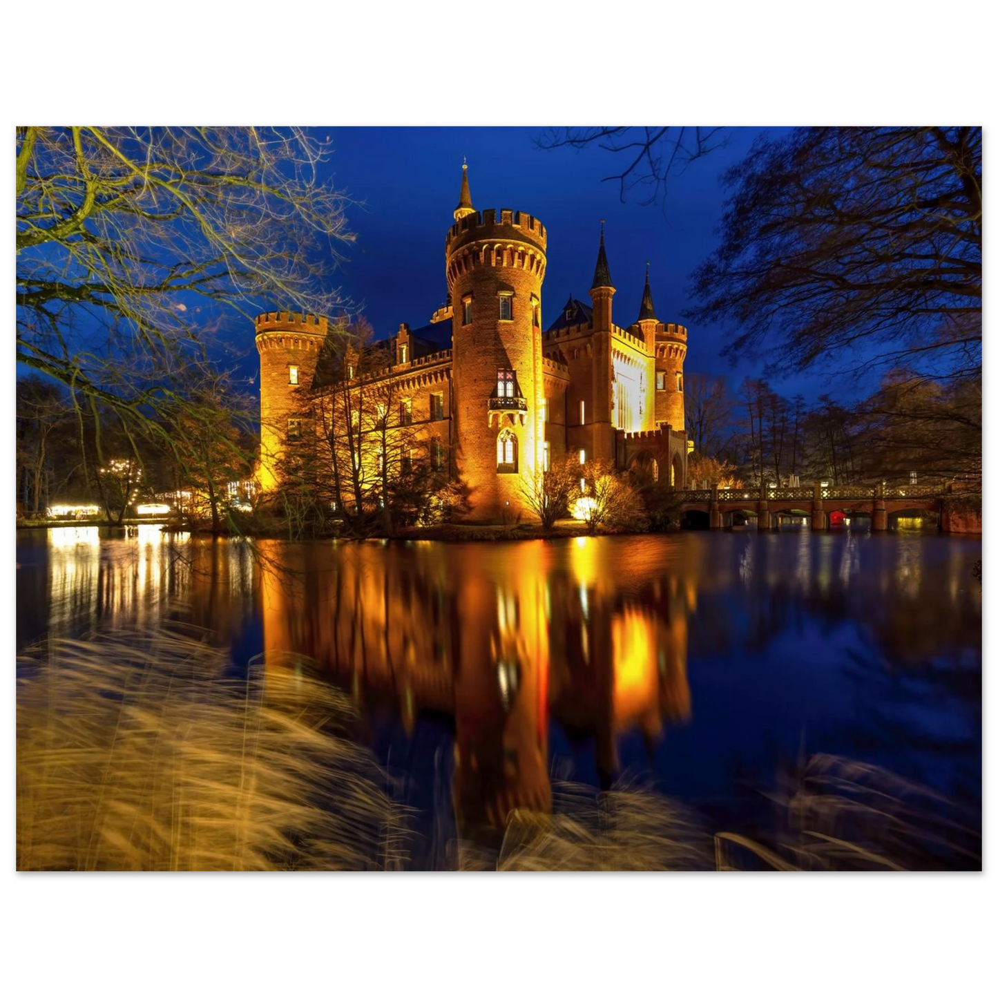 Wandbild schimmerndes schloss bei nacht eine maerchenhafte kulisse in verschiedenen groessen
