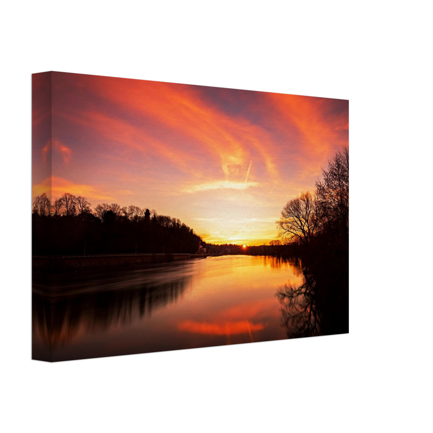 Wandbild dramatischer sonnenuntergang am fluss leuchtende himmelskunst fuer ihr zuhause in ihrer wunschgroesse