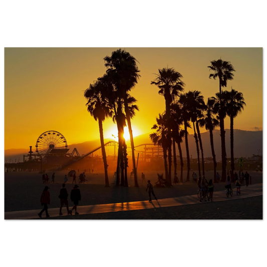 Wandbild sonnenuntergang am santa monica pier kalifornische palmen und riesenrad bei goldenem licht