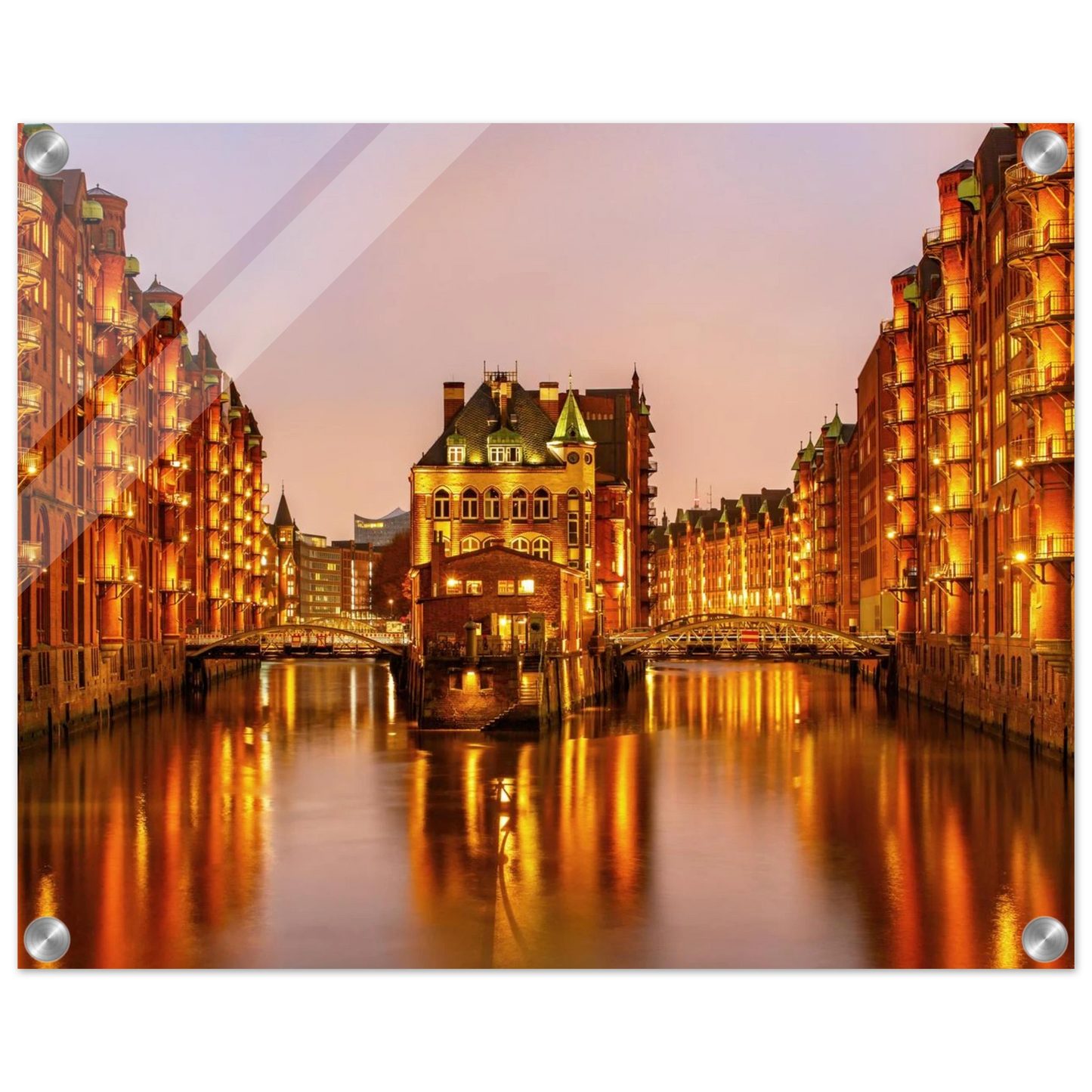 Wandbild speicherstadt hamburg bei daemmerung atmosphaerisches stadtbild als kunstdruck in ihrer wunschgroesse